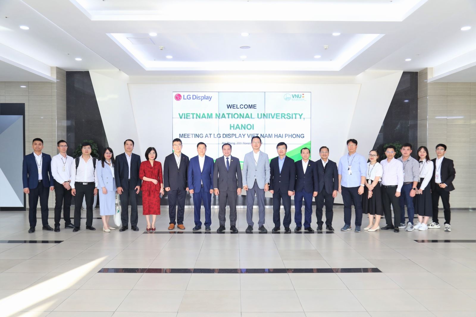 ⚡HR TEAM | CHÀO MỪNG LÃNH ĐẠO ĐẠI HỌC QUỐC GIA HÀ NỘI ĐẾN THAM QUAN VÀ LÀM VIỆC TẠI CÔNG TY